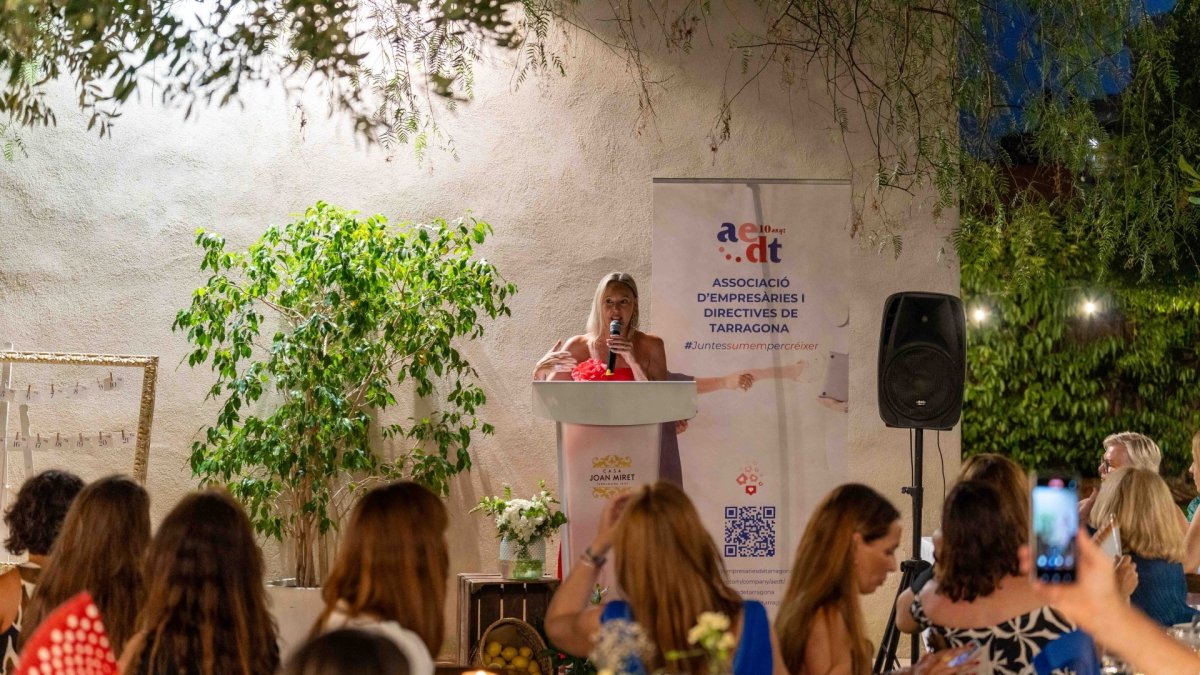 La presidenta de la AEDT, Ana Ibars, en el Sopar d'Estiu del pasado año.