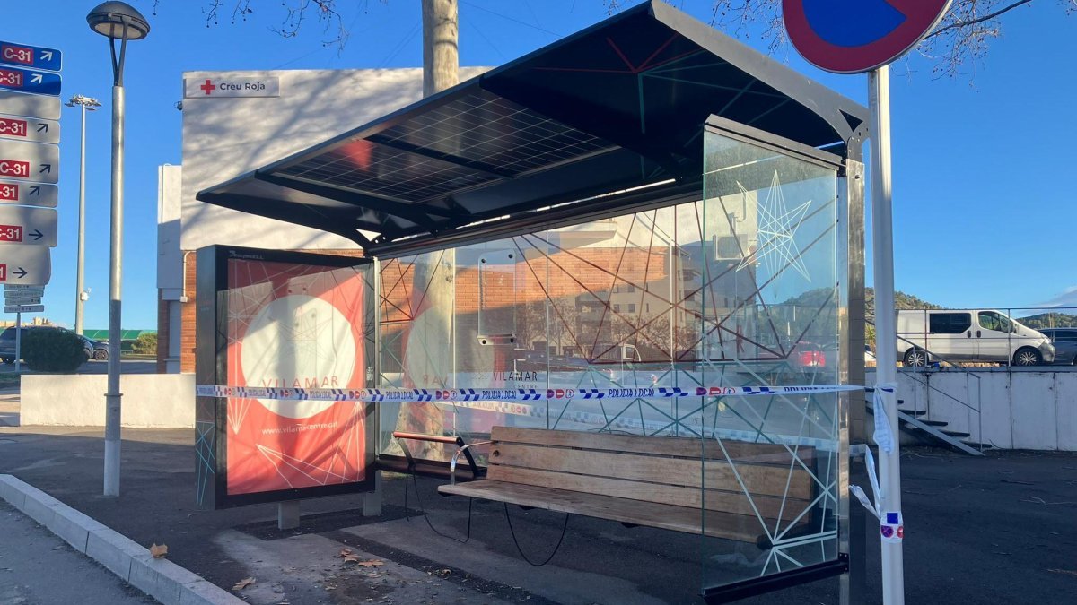 La marquesina donde ha permanecido la mujer, precitada tras su detención.