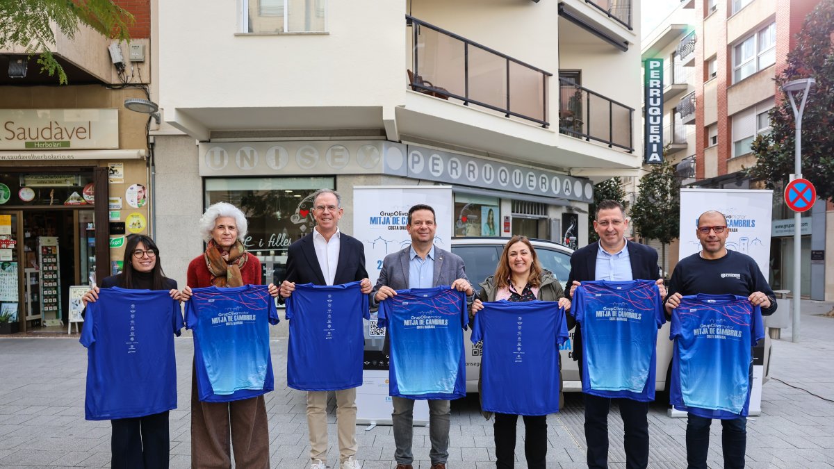 La presentación de la prueba y de las camisetas tuvo lugar en la Rambla Jaume I de Cambrils.