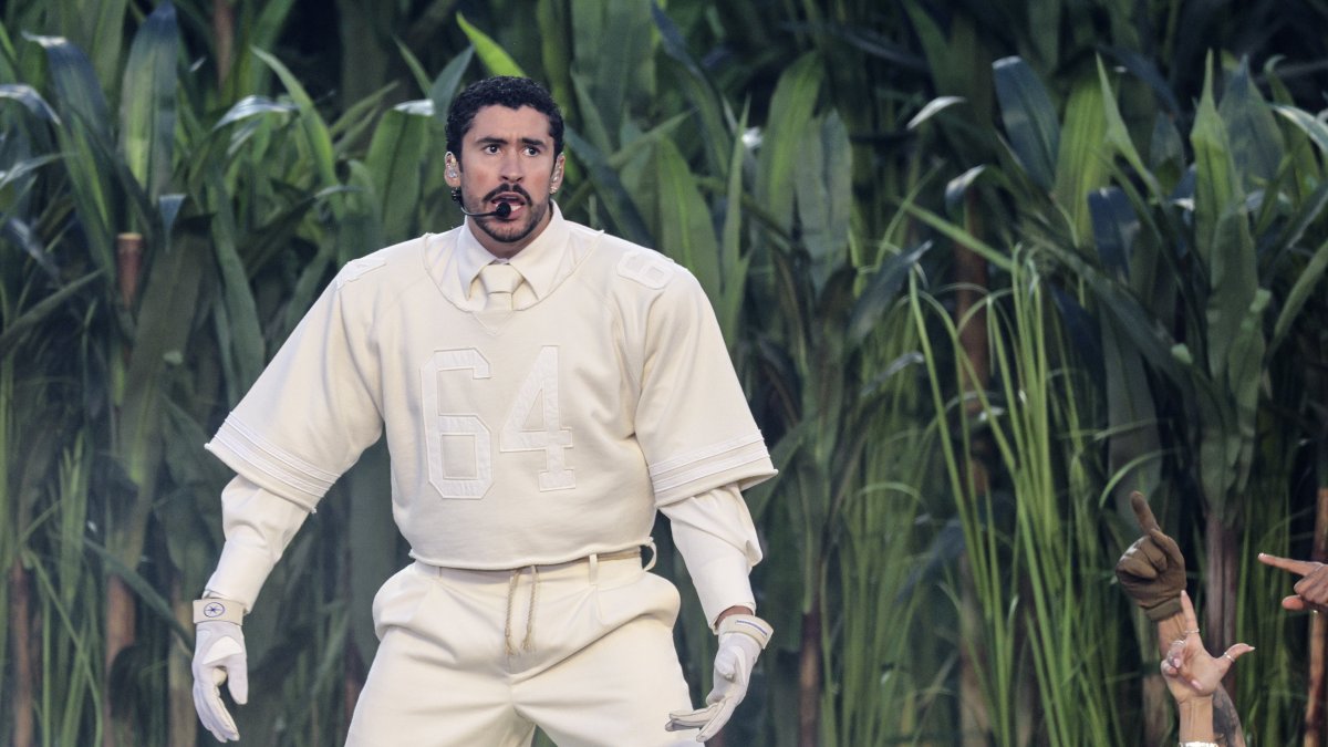 Imagen del modelo de Zara que lució Bad Bunny durante su actuación en la Super Bowl