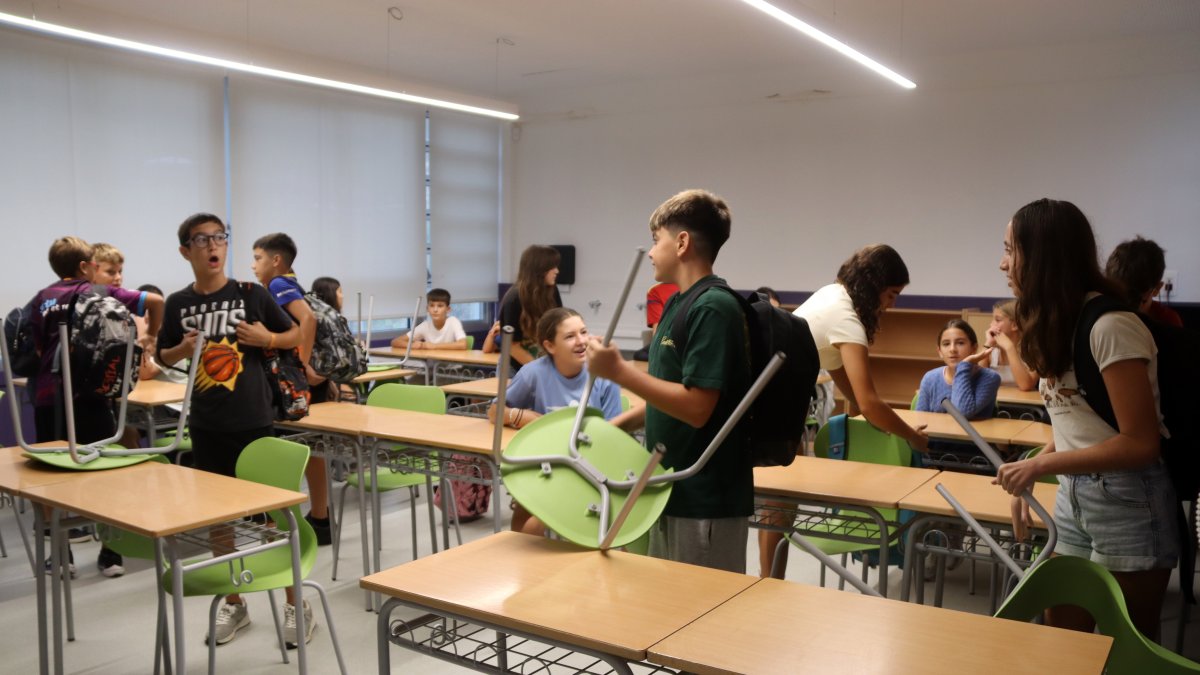 La Generalitat ha decretado los servicios mínimos para la huelga educativa de este miércoles. Así, debe haber un docente por cada tres aulas en infantil, primaria y ESO