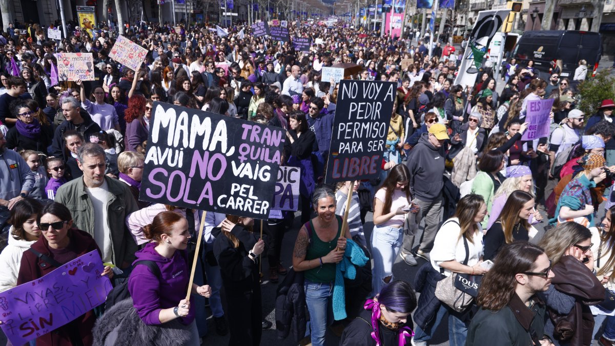 España se vuelca en un 8M marcado por un llamamiento a la paz frente a ...