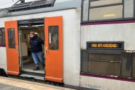 Un tren en Sant Vicenç con destino a Barcelona.