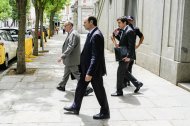 El exministro de Transportes José Luis Ábalos (c) a su salida del Tribunal Supremo en Madrid, este lunes.