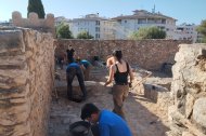 Estudiantes de arqueología de la UB en la excavación en Calafell