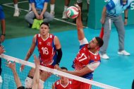 Ismael Alomar atacando un balón