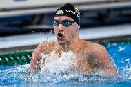 Carles Coll, nadando la braza.