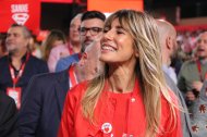 La esposa de Pedro Sánchez, Begoña Gómez, este domingo en la clausura del Congreso del PSOE en Sevilla