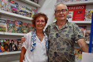 Rosa Bordas i Joan M. Cartanyà, propietaris del Quiosc Llibreia Rosa.
