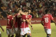 Jugadores del Nàstic celebran el gol de Baselga ante el Eldense.