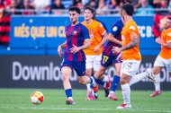 Roger Martínez controla el cuero en un instante del partido entre el Barça Atlètic y el Reus.