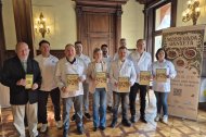 Foto de familia de la presentación de la nueva ruta gastronómica.