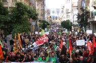 Los profesores se han manifestado en Barcelona para reclamar mejoras laborales y educativas.
