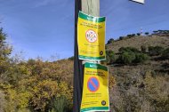 Carteles que avisan de que Collserola es una zona de vigilancia para la peste porcina africana.