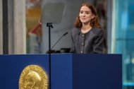 Ana Corina Sosa, hija de la laureada con el Premio Nobel de la Paz, habla tras recibir el galardón en nombre de su madre, María Corina Machado, durante la ceremonia de entrega del Premio Nobel de la Paz en el Ayuntamiento de Oslo.