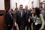 El presidente del Gobierno, Pedro Sánchez, en el exterior del pleno extraordinario del Congreso de los Diputados este martes, en Madrid.