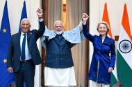 El presidente del Consejo Europeo, António Costa, el primer ministro de la India, Narendra Modi, y la presidenta de la Comisión Europea, Ursula von der Leyen.