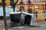 Estado del armario de la luz de la Plaça dels Carros, después del choque con una furgoneta