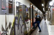 Aspecto de la Estación de Sants de Barcelona este lunes cuando el servicio de Rodalies no recupera la normalidad previa a la crisis de movilidad