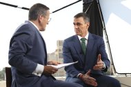 El presidente del Gobierno español, Pedro Sánchez durante una entrevista con la cadena CNN en el marco de su participación el martes en la Cumbre de Gobiernos de Dubái.