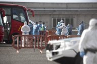 Los catorce pasajeros españoles que iban a bordo del crucero neerlandés MV Hondius y un médico de la Organización Mundial de la Salud han desembarcado ya en el puerto de Granadilla de Abona