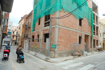 También se está haciendo obra nueva.