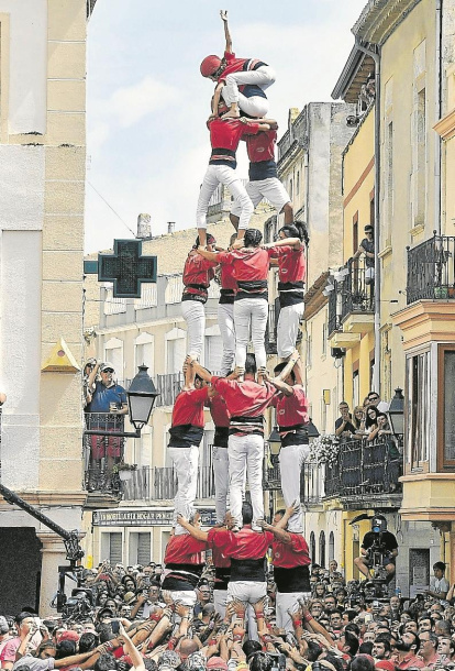 Els Minyons de l’Arboç van completar, per primer cop enguany, els dos castells bàsics de set pisos en una diada.