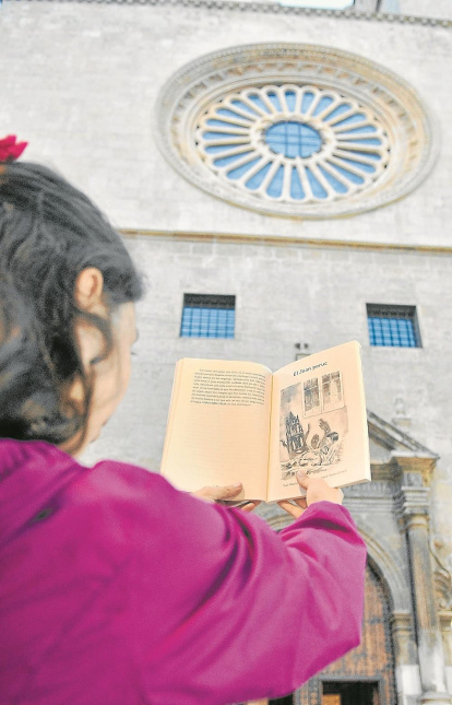Reus, un lloc per descobrir. Les autores dels contes i els il·lustradors dediquen el llibre a totes les ciutats del món i, en especial, a Reus, un lloc per descobrir les històries més fantàstiques.