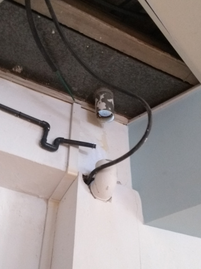 Primer tramo de tubo que cortaron para tratar de encontrar a los animales.