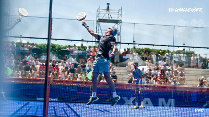 Tonet sigue una acción de Lamperti durante la final.
