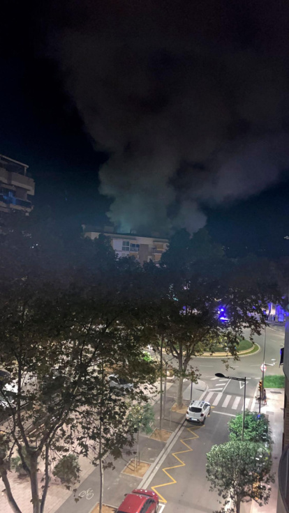 Imagen del edificio en llamas.
