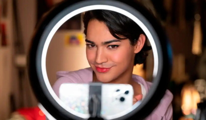 Miss Benny encarna a Marco, todo un experto en el arte del maquillaje.