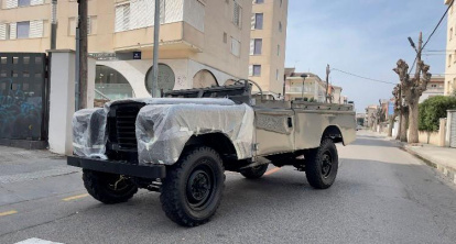 El vehículo en plena restauración.