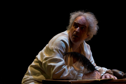 Un momento del espectáculo ‘L’increïble assassinat d’Ausiàs March’, de Crit Teatre, con textos de Ausiàs March.
