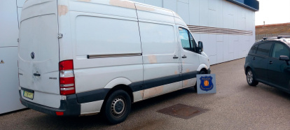 La furgoneta que utilizaban los ladrones. Resultó que el vehículo estaba denunciado por robo en Barcelona.