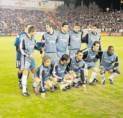 Alineació del Madrid al Nou Estadi el 12 de desembre del 2001.