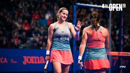 Ari y Paula festejan un punto.