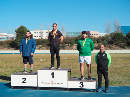 Aaron Sola se colgó el oro en disco.