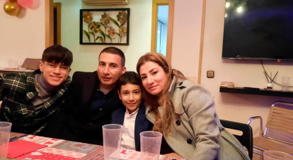 Jorge Andrés amb els seus pares i el seu germà gran.