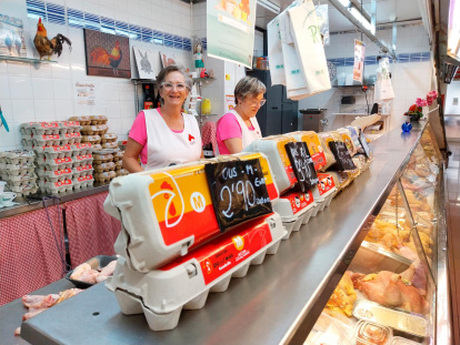 Pollería Felisa, con Tonyi y Felisa Juan.