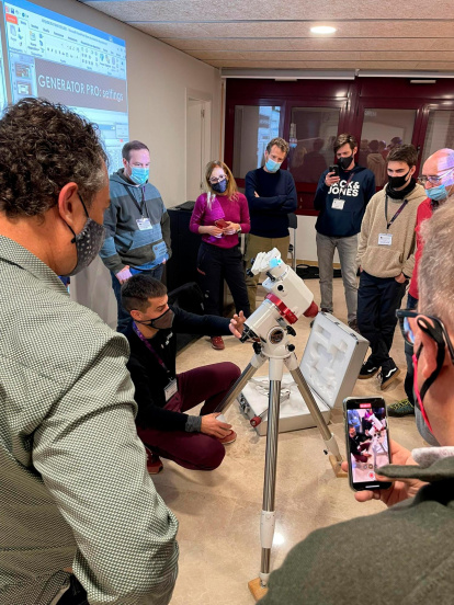 El curso empieza mañana.