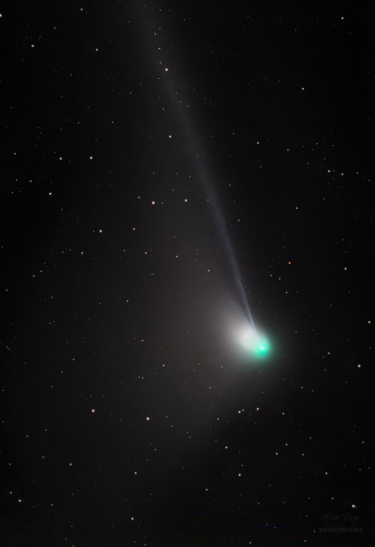 El cometa visto desde Prades durante este mes.