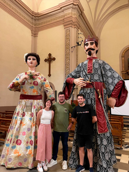 Treure a la llum la vertadera cara d’una parella de gegants