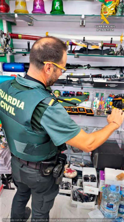 Un agente durante una inspección.