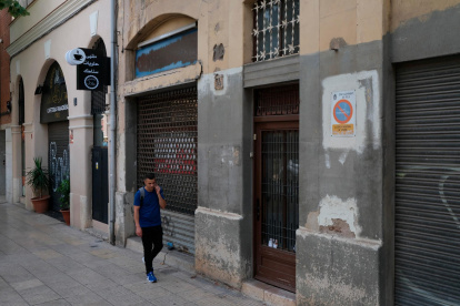En Riera Miró también se acumulan los locales vacíos.