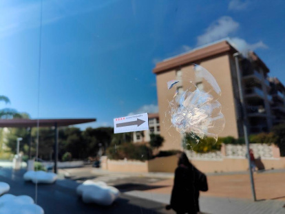 Disparo que impactó en el aparthotel donde sucedieron los hechos.