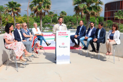 Los consejeros del gobierno del PSC de Tarragona, durante el balance del primer año de mandato pronunciado por el alcalde.