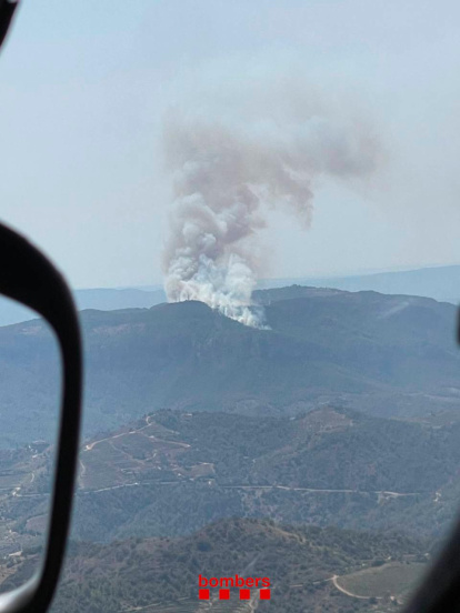 El incendio desde un helicóptero.