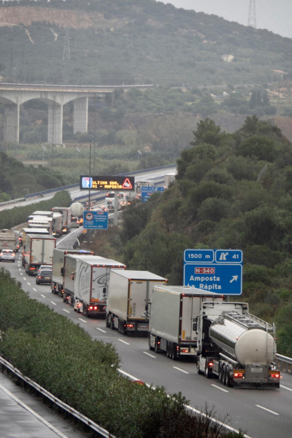 Colas en la AP-7 en sentido Tarragona.
