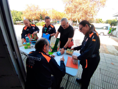 Protección Civil de Calafell en la recogida de ayuda.